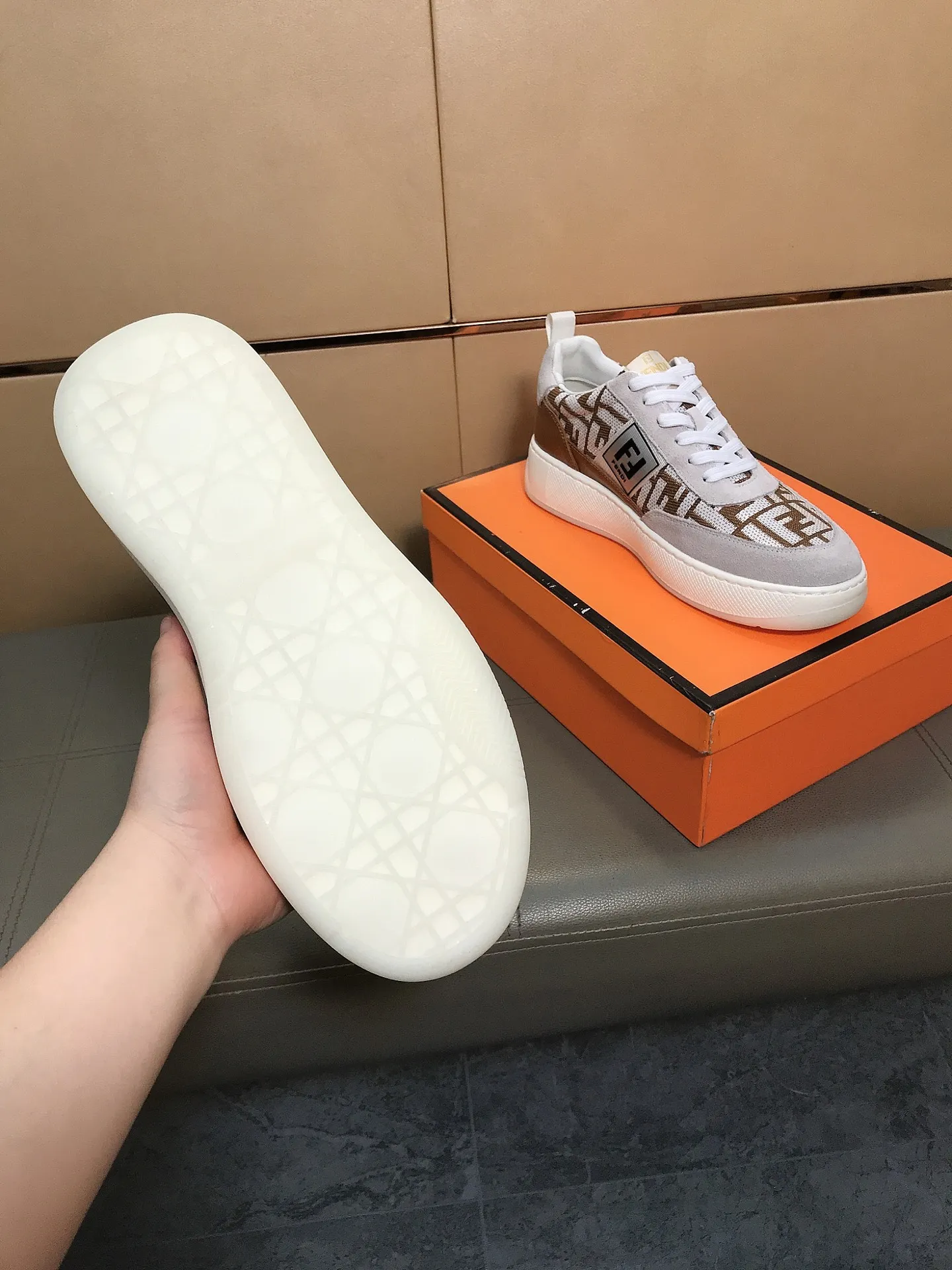 Ex-factory price 420 🔆🔆👉Fendi [Fendi] Men's new low-cut casual shoes are on the market🔥The shoe body is made of brand-specific printed fabric nubuck leather, with sheepskin lining for feet, breathable and does not cover the feet! Fashionable casual shoes 🙈Outsole is ultra-light, non-slip and wear-resistant👣 Standard size 38-44
